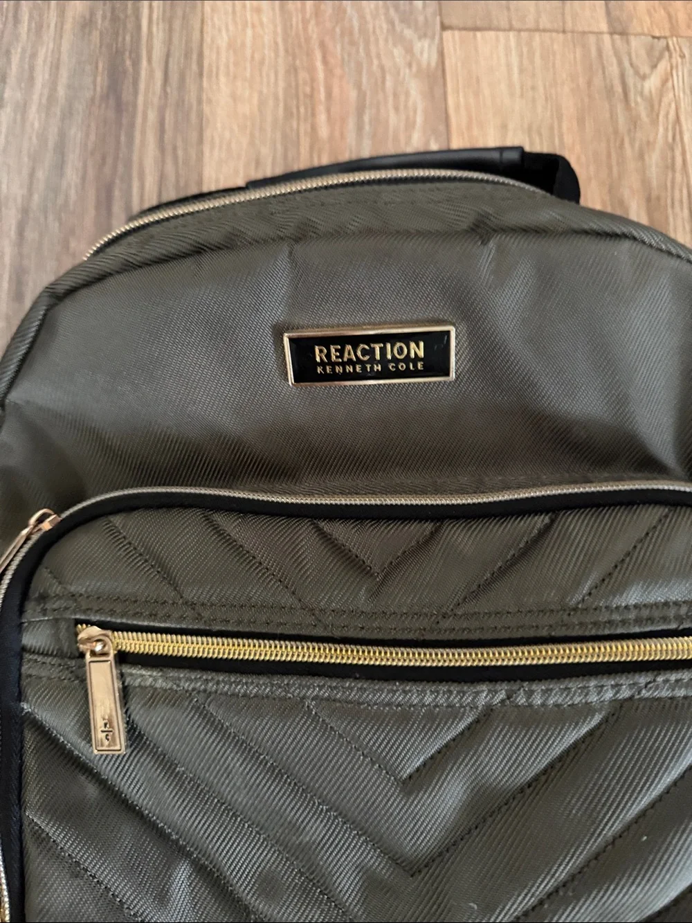 Kenneth Cole Reaction quilted front